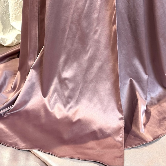 Windsor elegant Rose flowy dress. - Picture 10 of 14